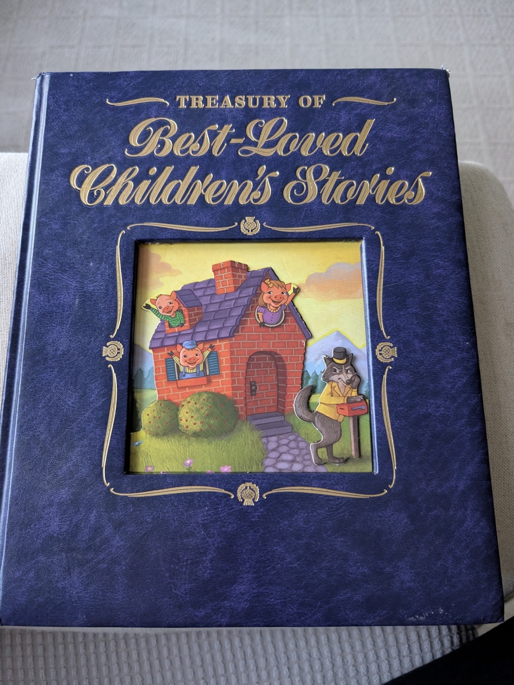 Publications International, Ltd. Treasury of Best-Loved Children's Stories